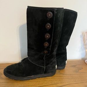 WOMEN’S BLACK UGG BOOTS
